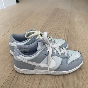 Nike dunk low kids grey